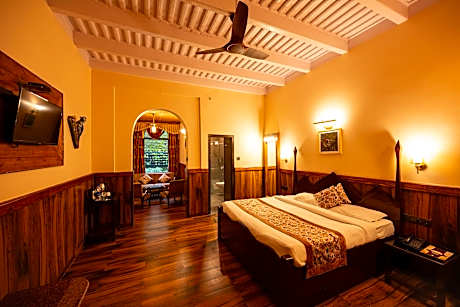 Oak Room with Double Bed