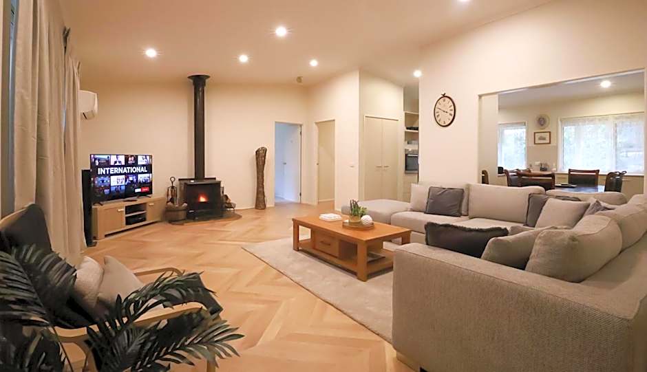 The Birch House - Silver Birches Accommodation Bright