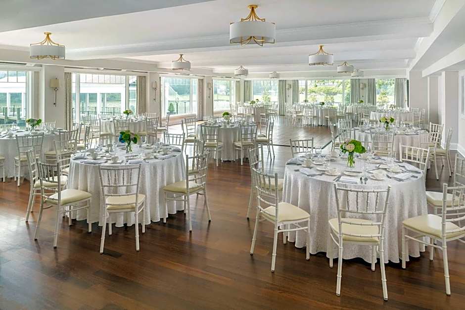 The Oaks Waterfront Hotel