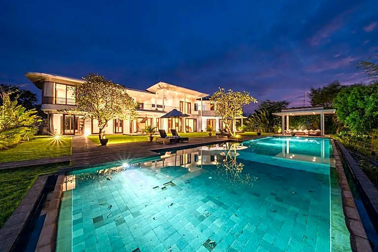 Balangan Sunset: Amazing 4 BDR Villa in Balangan w/ OCEAN VIEW in Balangan