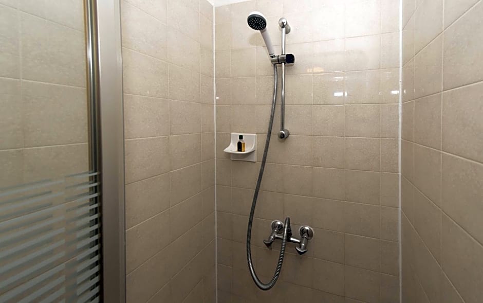 Shoreline Accommodation