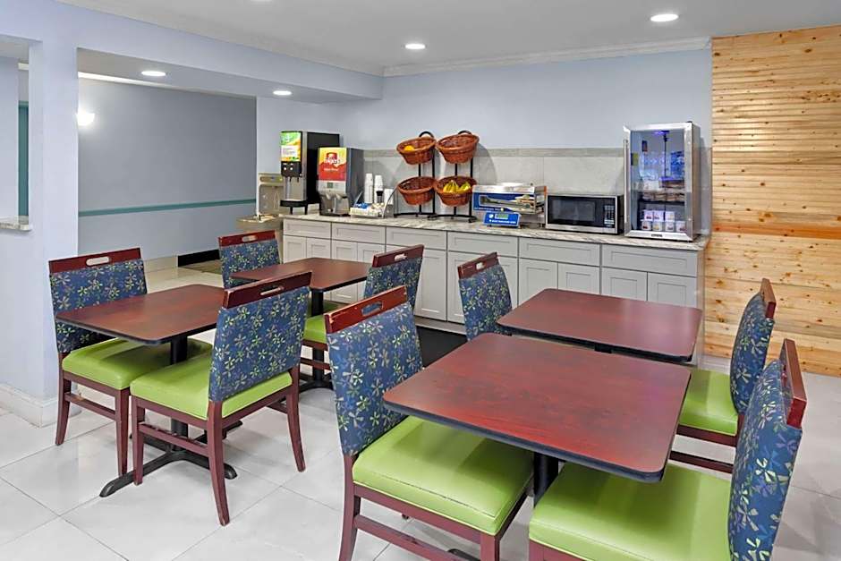 Days Inn & Suites by Wyndham Siler City