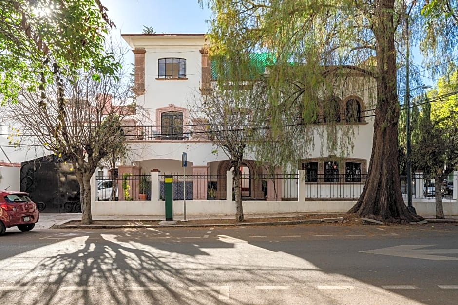 Anzures Black House