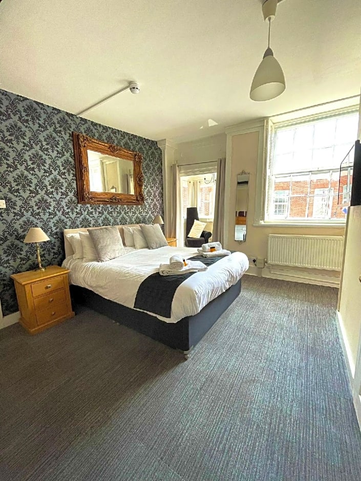 The Crown And Cushion