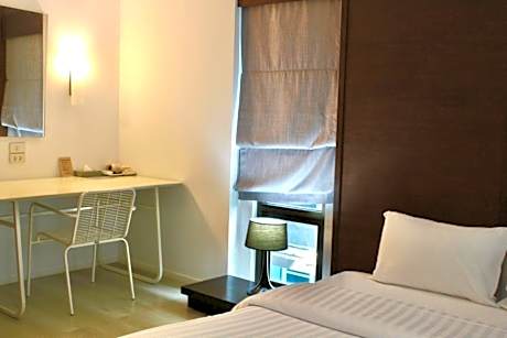 Deluxe Corner (The Cove)