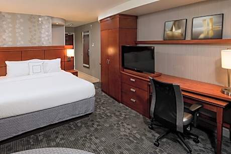 Executive King Room with Sofa Bed and Roll-In Shower - Mobility/Hearing Accessible