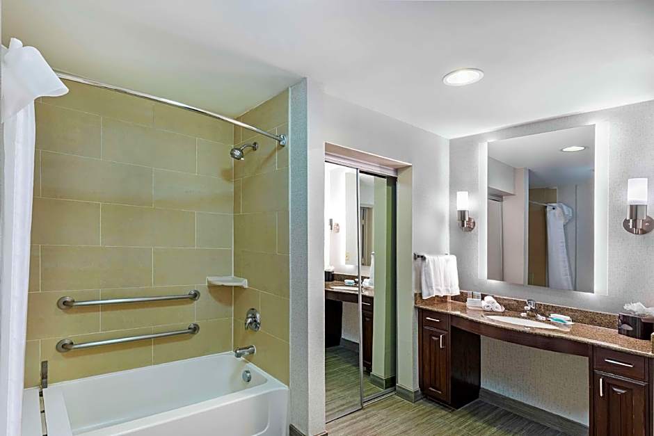 Photo 1 of 9 of 2 Bedroom 1 King Bed and 2 Queen Beds Suite, Mobility Accessible, Bathtub
