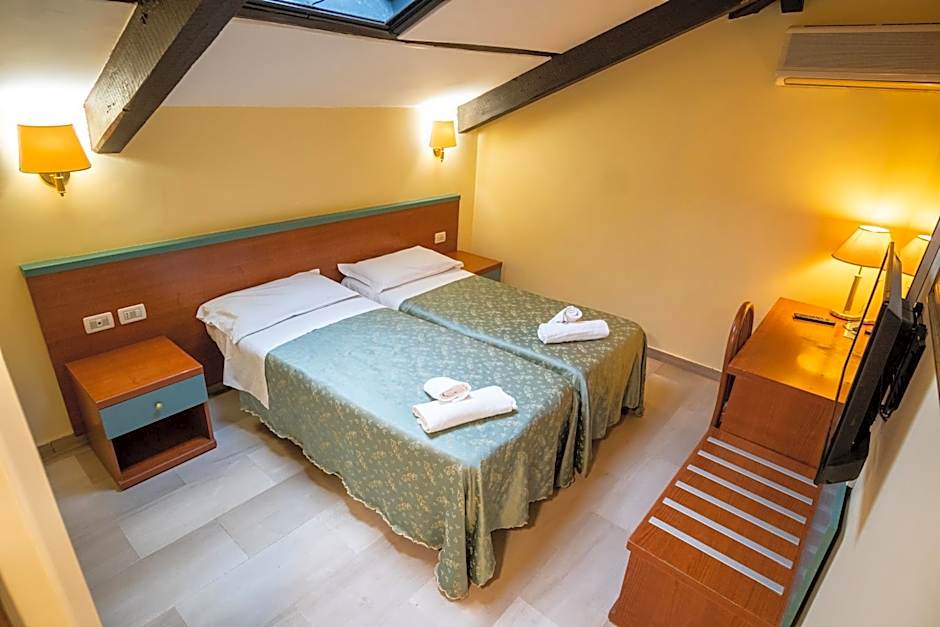 HOTEL CENTER 2