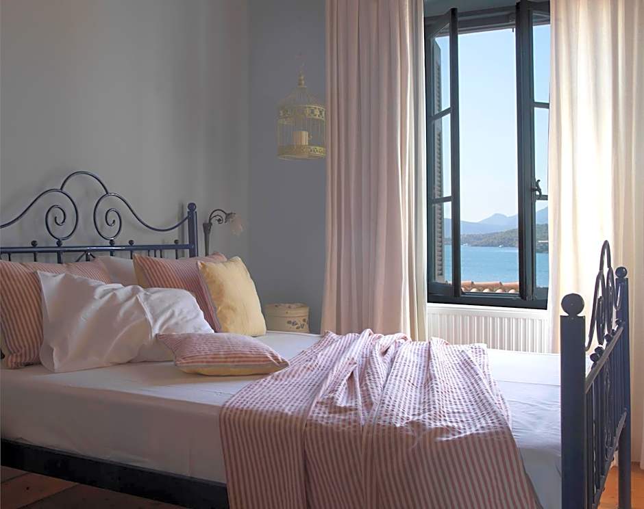 Sto Roloi Island Houses