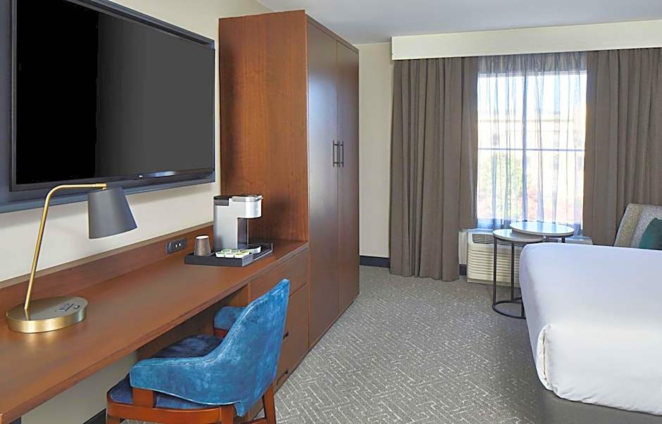 Cumberland House Knoxville, Tapestry Collection by Hilton
