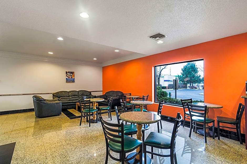Motel 6-Libertyville, IL