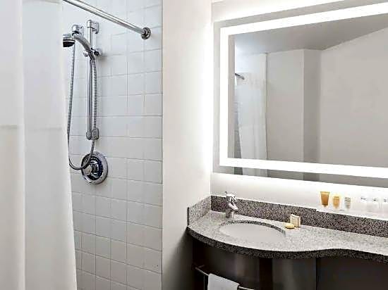 Radisson Hotel New York Wall Street