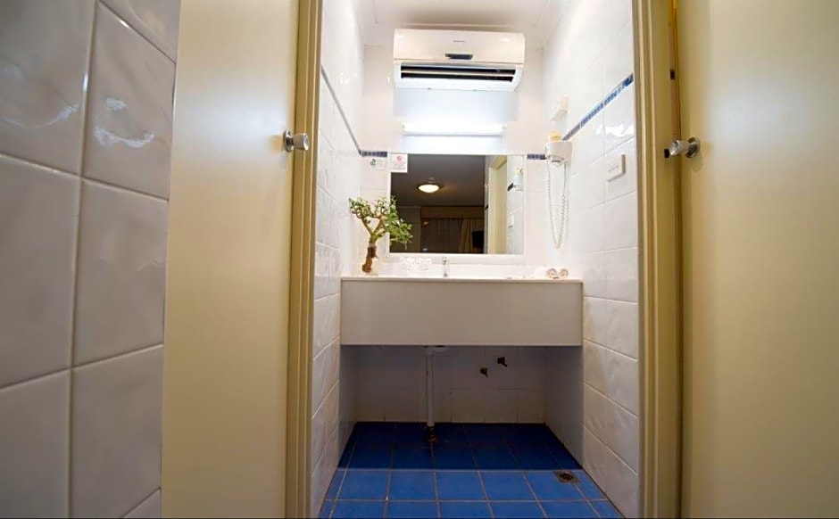 Liberty Plains Motor Inn