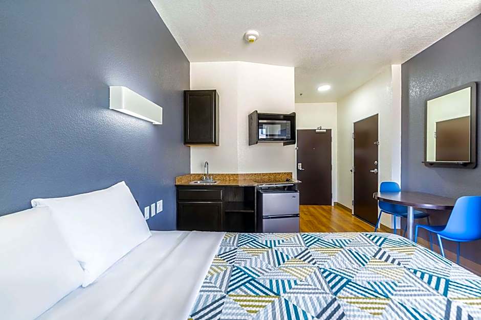 Motel 6-Laredo, TX - Airport