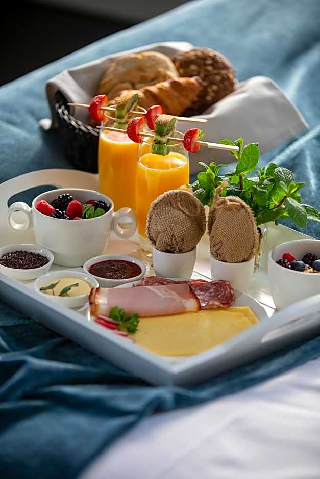 Zenzez Hotel & Lounge