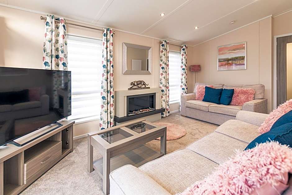 The Crucible lodge with Hot Tub