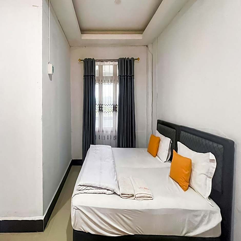 RedDoorz near Salib Kasih Tarutung