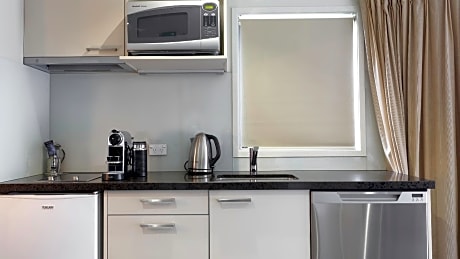 Executive Studio Apartment with Spa Bath