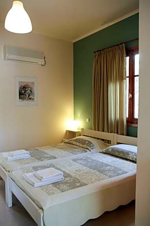 Studio (2 Adults)