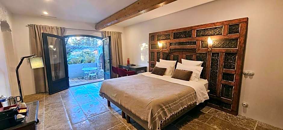 L Amourier chambres charme et confort avec Jacuzzi ou baignoire XXL