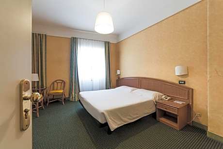 Double Room with Railway View