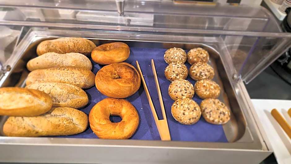 Rotterdam Teleport Hotel