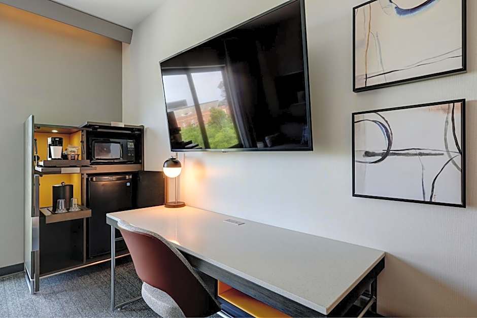 Courtyard by Marriott Iowa City University Heights