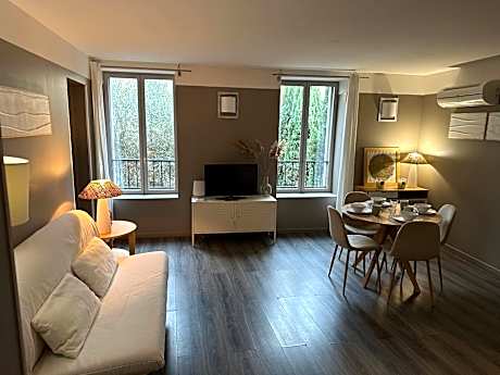 Cottage (5 Adults)