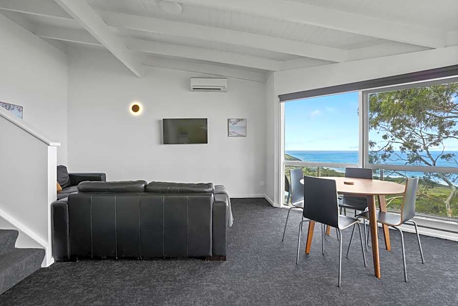 Chris's Beacon Point Restaurant & Villas