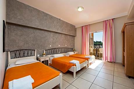 Triple Room with Balcony