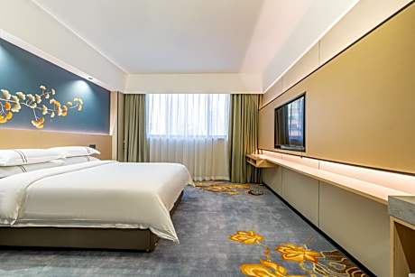 Deluxe Queen Room