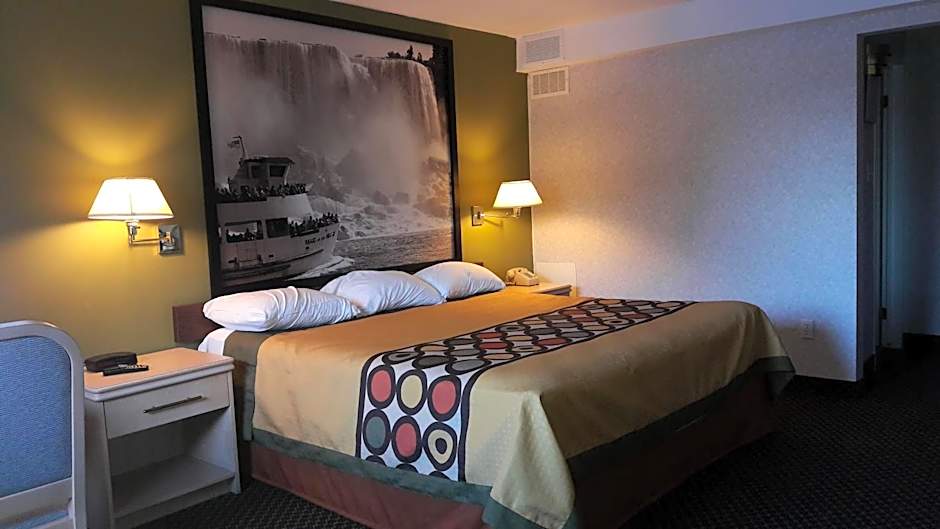 Super 8 by Wyndham Niagara Falls North