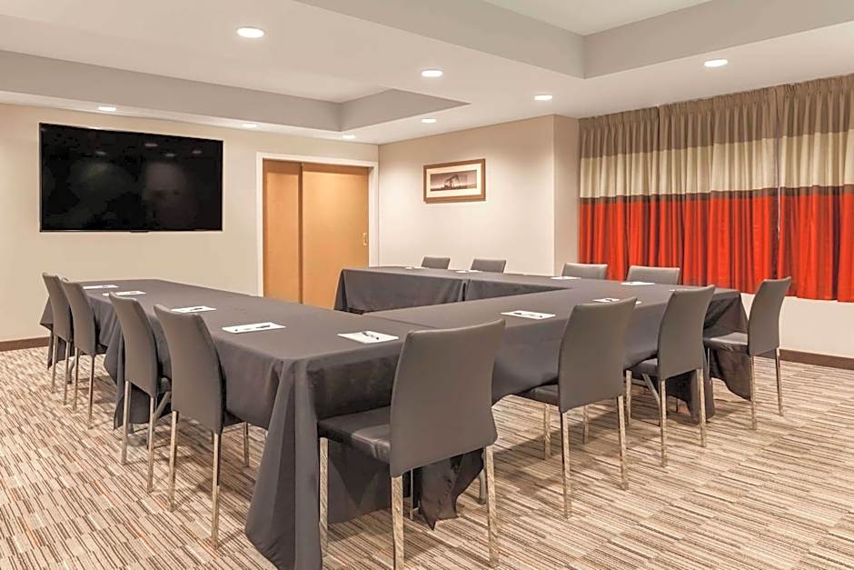 Microtel Inn & Suites by Wyndham Oyster Bay Ladysmith