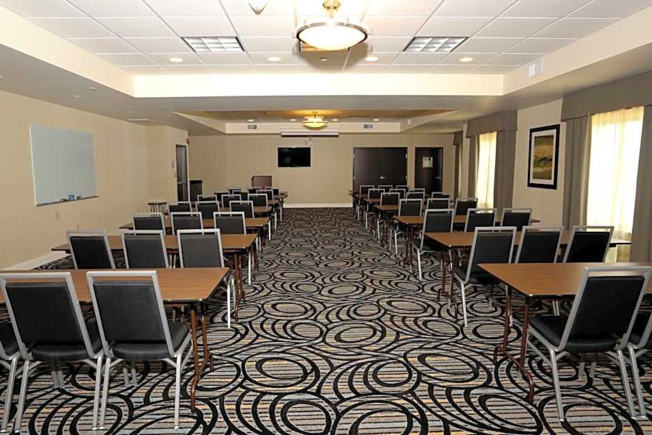Holiday Inn Express & Suites Marion Northeast By IHG