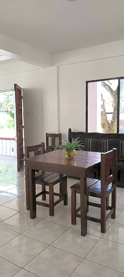 The Victorian by Stevrena Accommodations