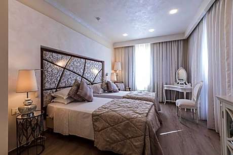 Deluxe Double or Twin Room with Sea View