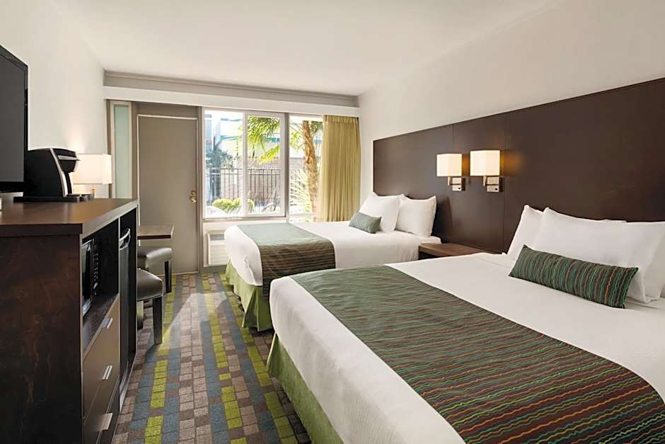 Days Inn by Wyndham Victoria Airport Sidney