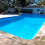 Les Aubuns Country Hotel