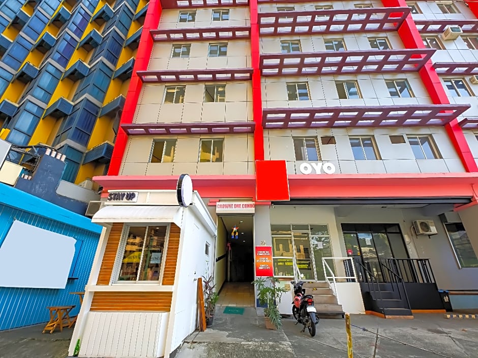 OYO 809 Crowne One Condo