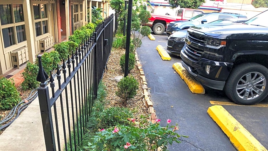 Charles Wesley Motor Lodge Broken Bow