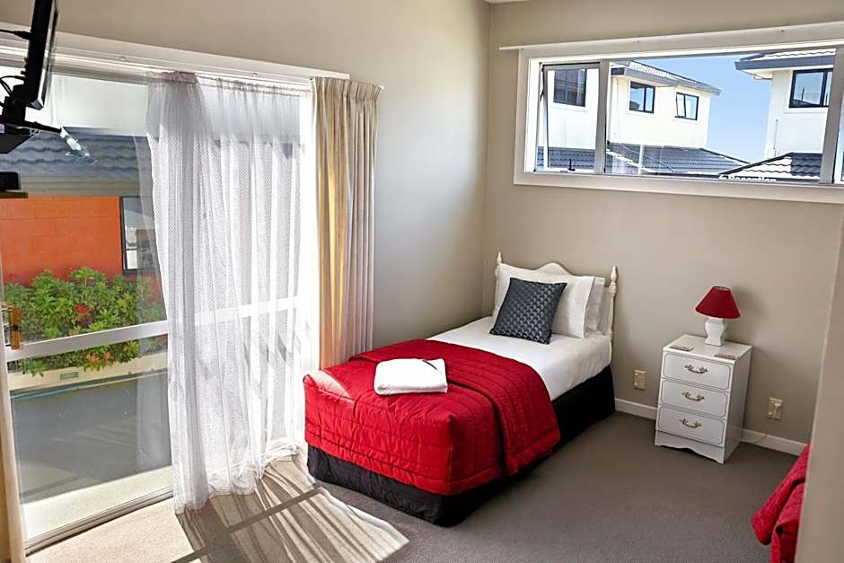 Baywatch Motor Lodge