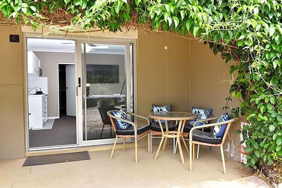 Dutchies Motel Nelson Bay & Dutchmans Beach Apartments