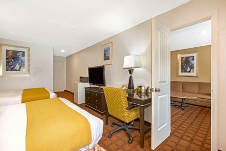 2 Queen Beds Suite Non-Smoking