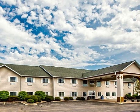 Quality Inn & Suites Dixon near I-88