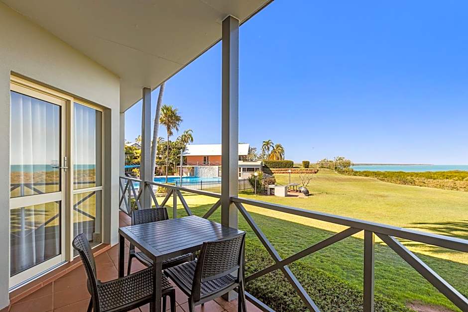 Moonlight Bay Suites