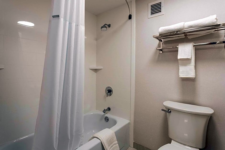 Comfort Inn & Suites Buffalo Airport