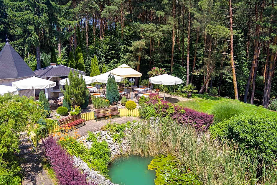 Gosztola Gyöngye-az erdő szállodája