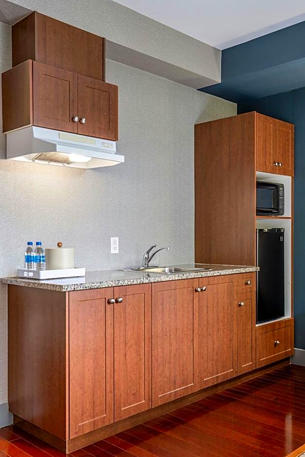 Four Points By Sheraton Victoria Gateway