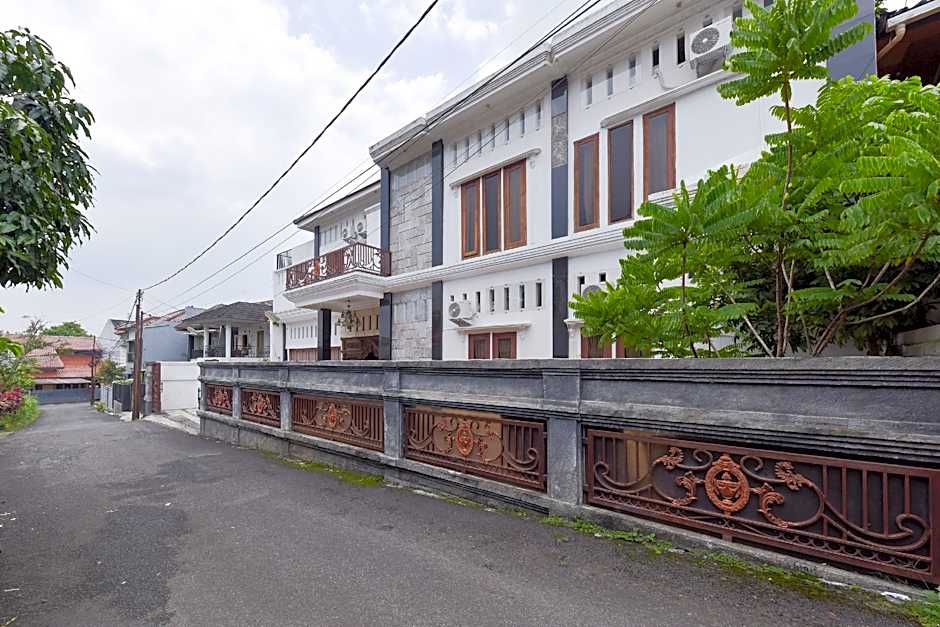 RedDoorz Syariah near Dago Pakar 2