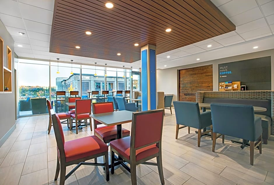 Holiday Inn Express And Suites Milwaukee - Brookfield By IHG
